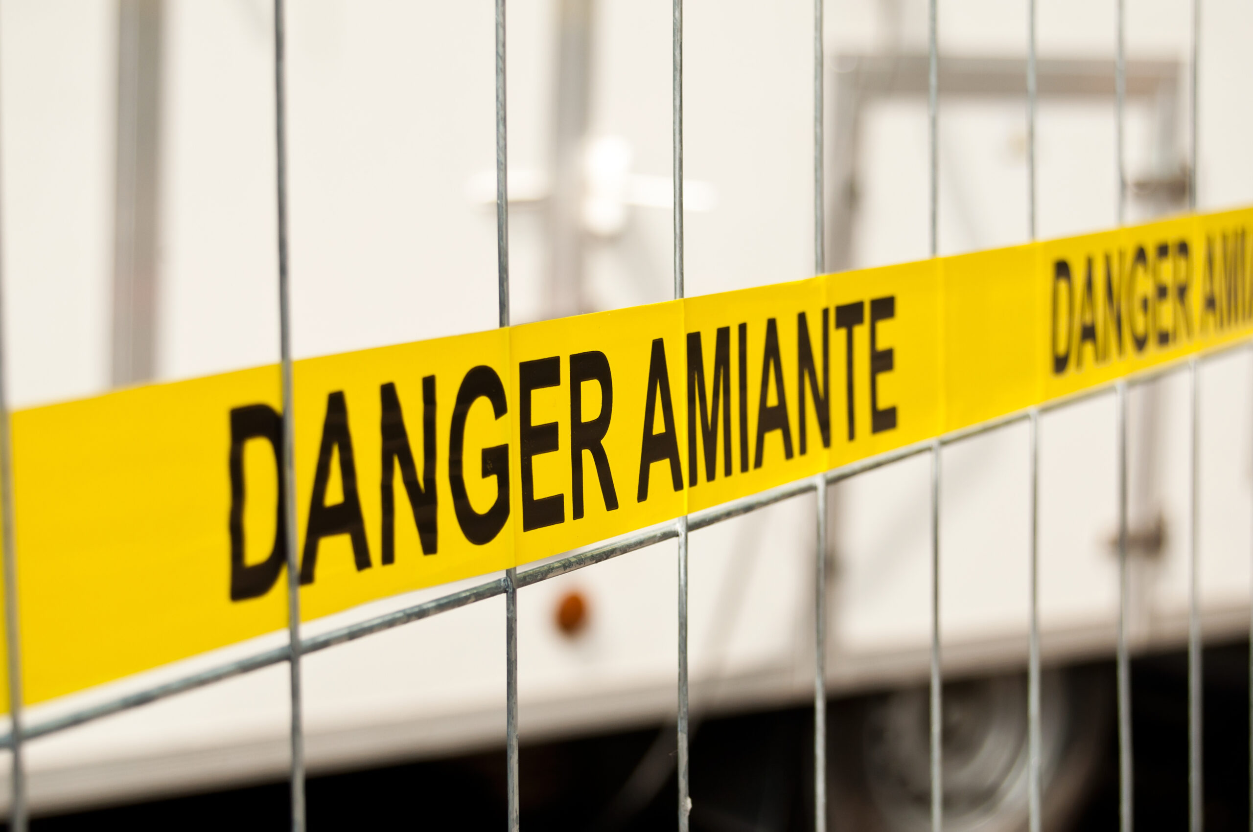 barrière danger amiante Identification et prévention du risque amiante